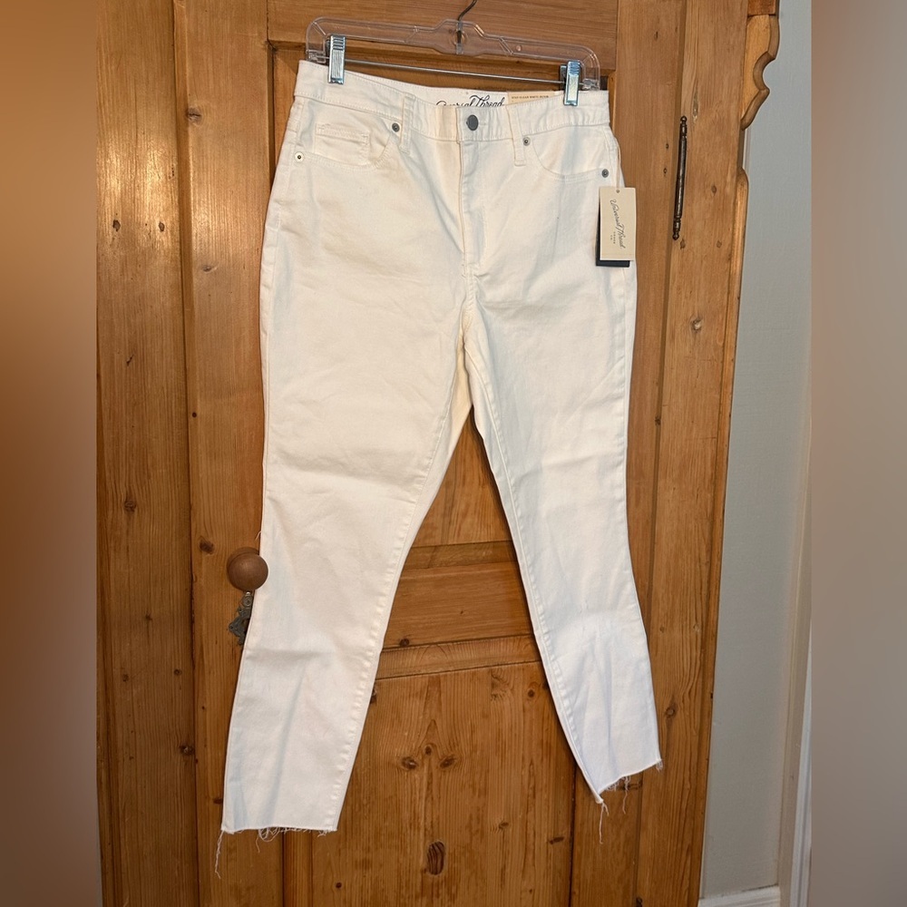 Universal Thread Loose Hem White Denim NWT Size 8 Classic Preppy Normcore
